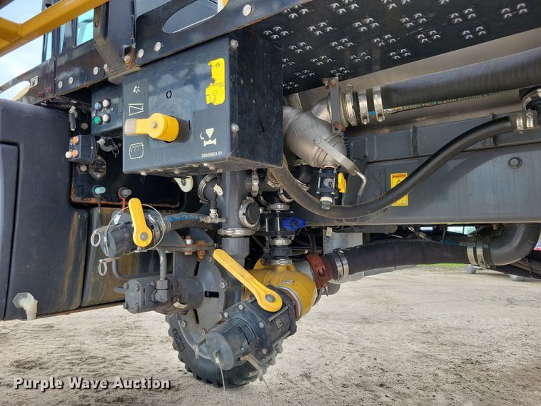 image for item EA2523 2013 RoGator RG1100 sprayer