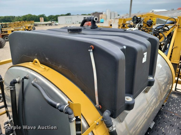 image for item EA2523 2013 RoGator RG1100 sprayer