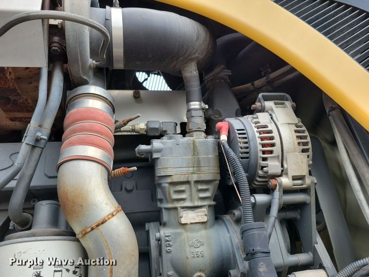 image for item EA2523 2013 RoGator RG1100 sprayer