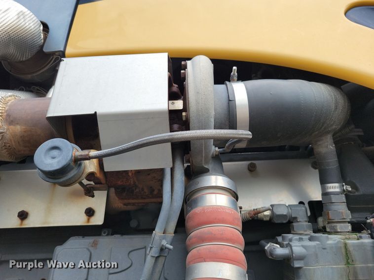 image for item EA2523 2013 RoGator RG1100 sprayer