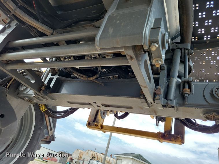 image for item EA2523 2013 RoGator RG1100 sprayer