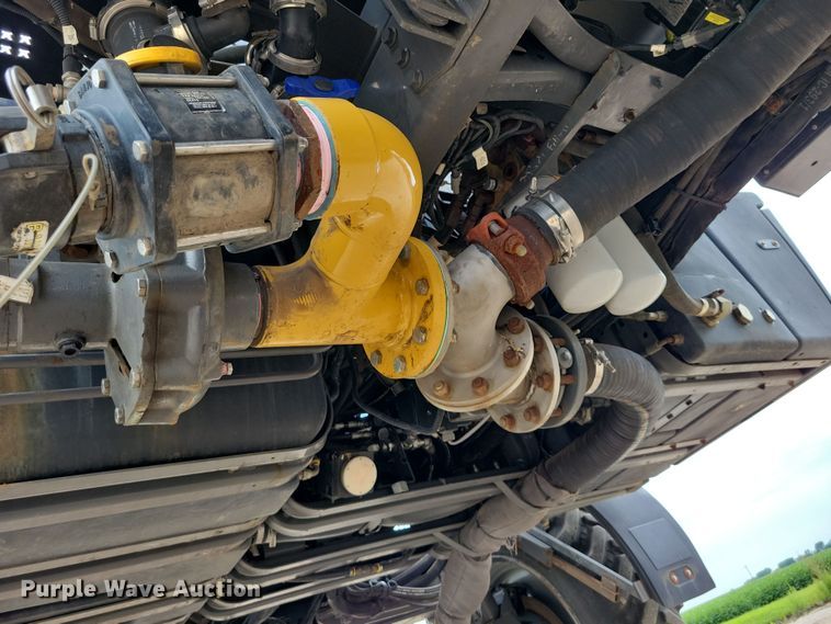 image for item EA2523 2013 RoGator RG1100 sprayer