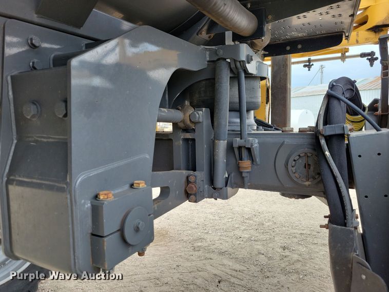 image for item EA2523 2013 RoGator RG1100 sprayer