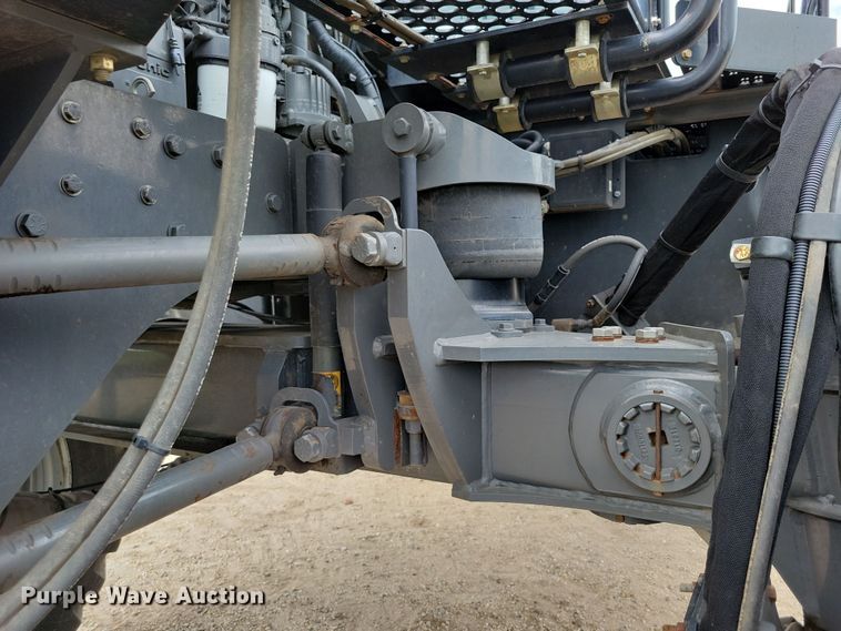 image for item EA2523 2013 RoGator RG1100 sprayer