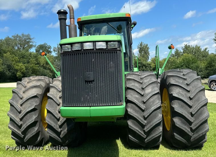 image for item EB2903 1997 John Deere 9300 4WD tractor
