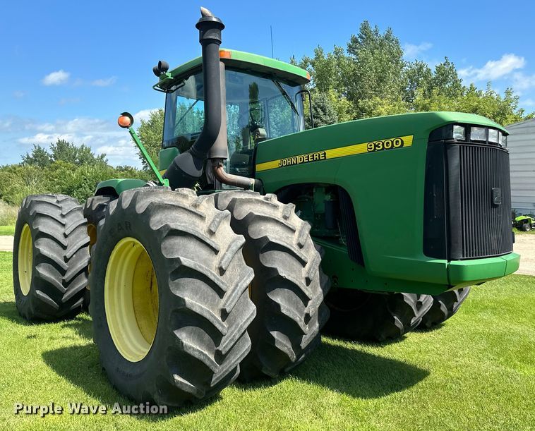 image for item EB2903 1997 John Deere 9300 4WD tractor