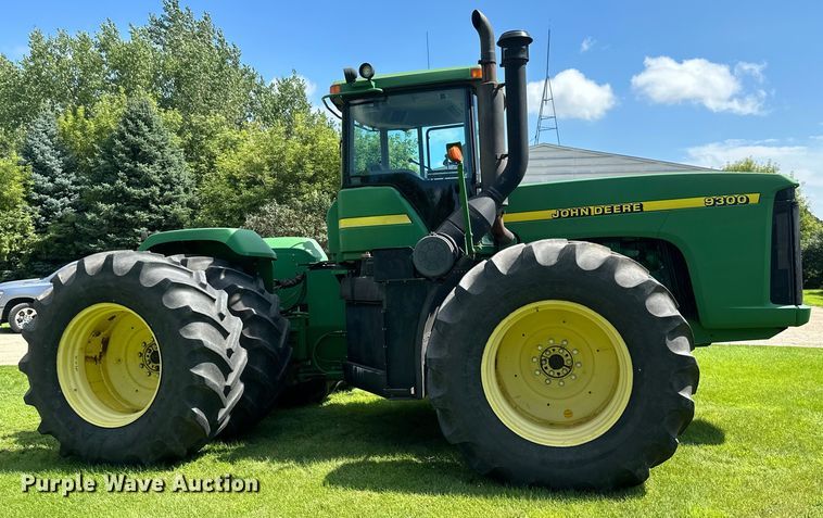 image for item EB2903 1997 John Deere 9300 4WD tractor
