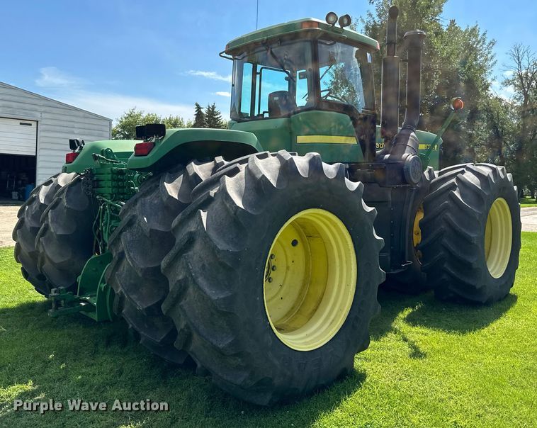image for item EB2903 1997 John Deere 9300 4WD tractor