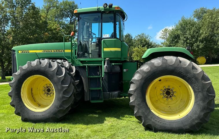 image for item EB2903 1997 John Deere 9300 4WD tractor