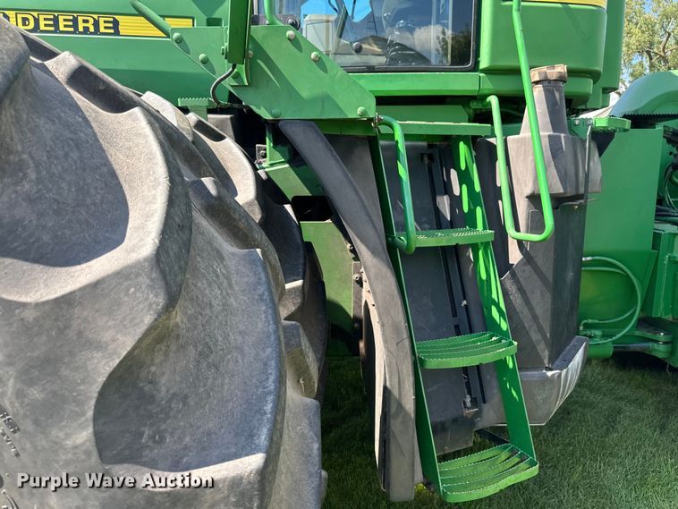 image for item EB2903 1997 John Deere 9300 4WD tractor