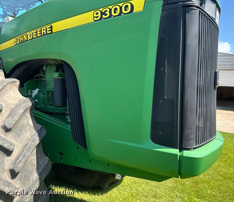 image for item EB2903 1997 John Deere 9300 4WD tractor
