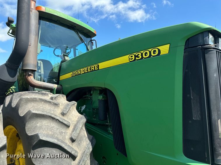 image for item EB2903 1997 John Deere 9300 4WD tractor