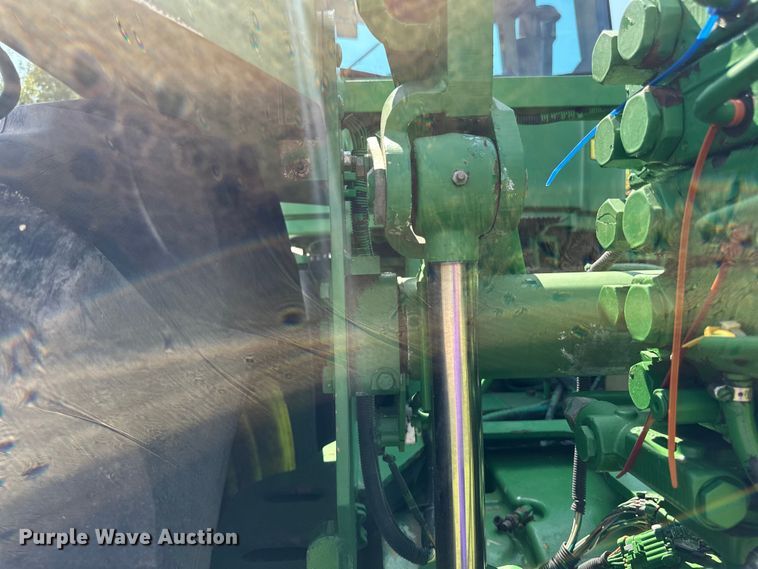 image for item EB2903 1997 John Deere 9300 4WD tractor