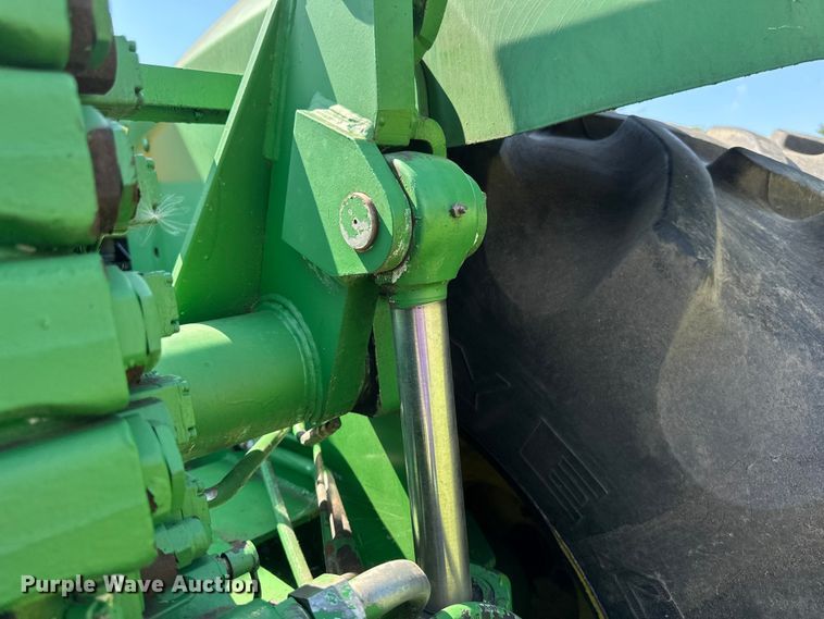 image for item EB2903 1997 John Deere 9300 4WD tractor