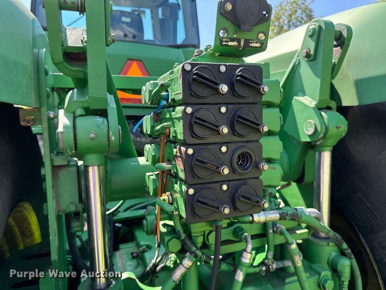 image for item EB2903 1997 John Deere 9300 4WD tractor