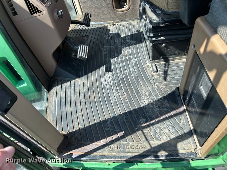 image for item EB2903 1997 John Deere 9300 4WD tractor