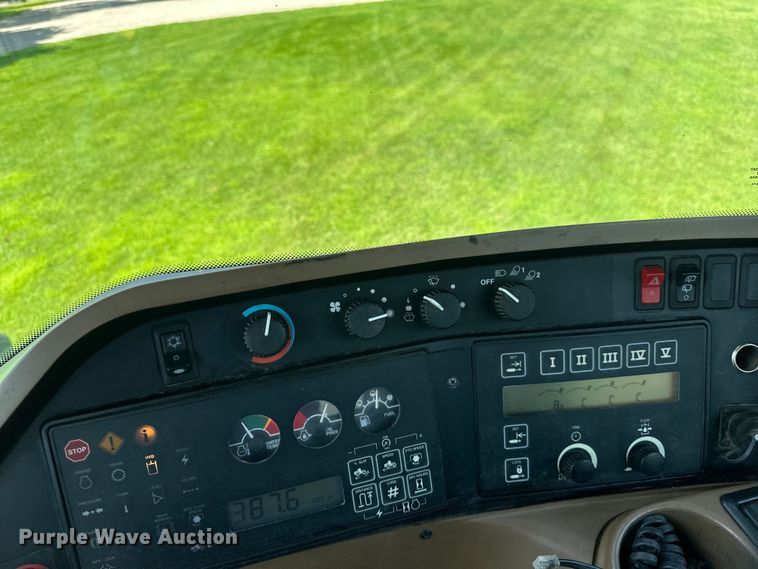 image for item EB2903 1997 John Deere 9300 4WD tractor