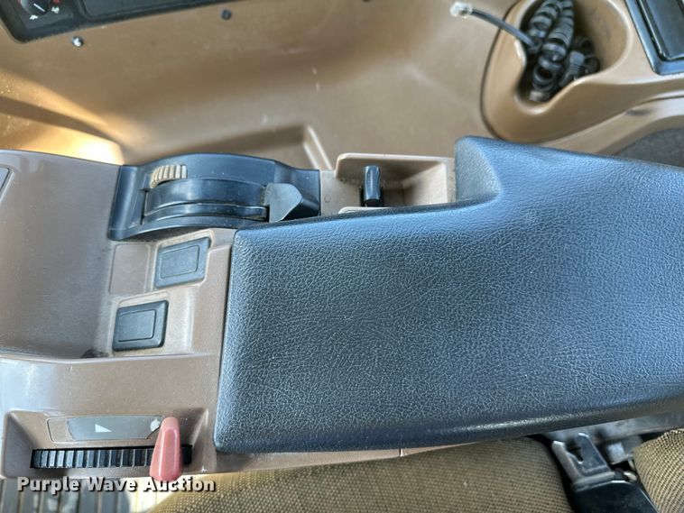 image for item EB2903 1997 John Deere 9300 4WD tractor