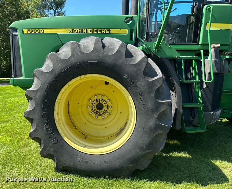 image for item EB2903 1997 John Deere 9300 4WD tractor