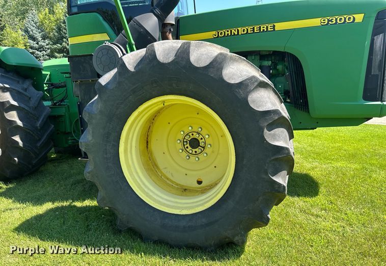 image for item EB2903 1997 John Deere 9300 4WD tractor