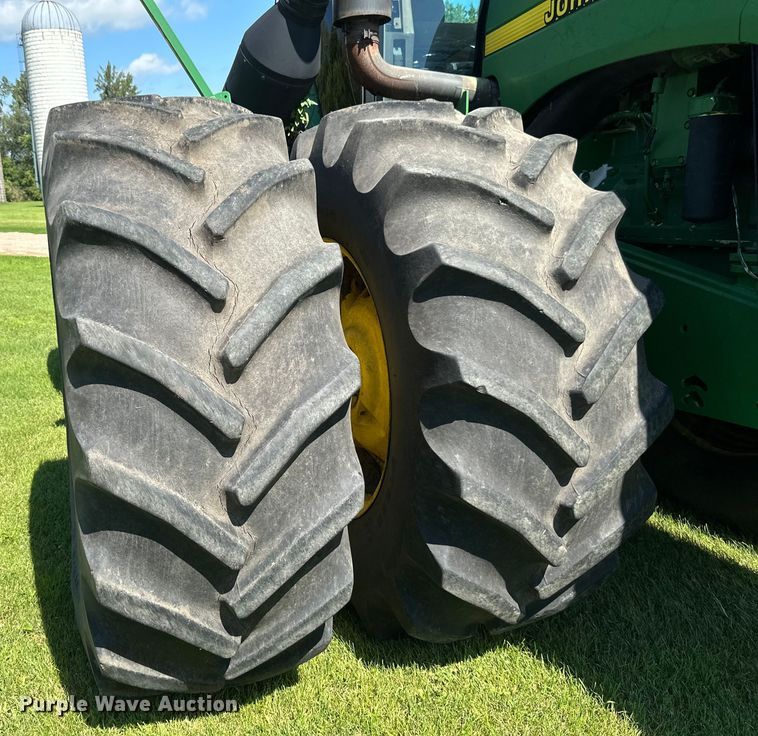 image for item EB2903 1997 John Deere 9300 4WD tractor