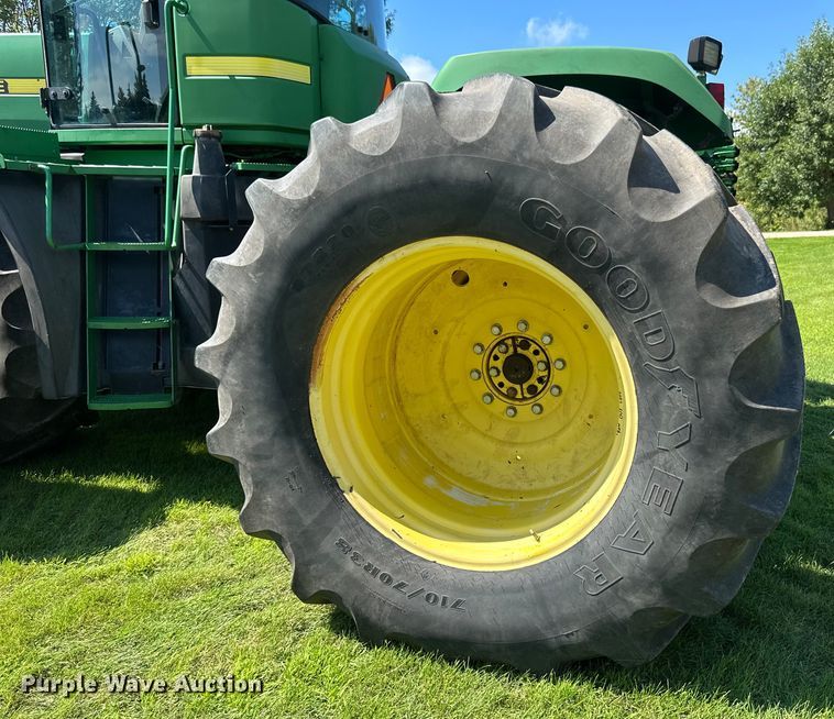 image for item EB2903 1997 John Deere 9300 4WD tractor