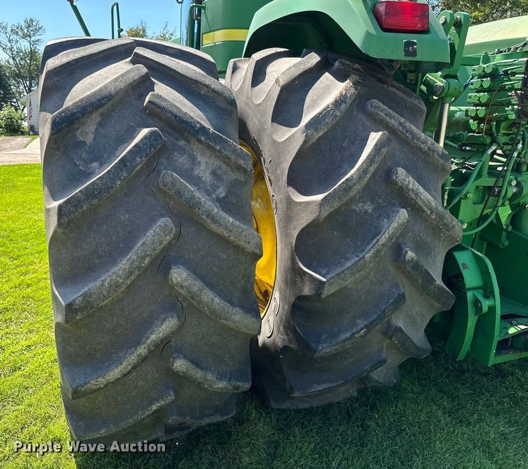 image for item EB2903 1997 John Deere 9300 4WD tractor