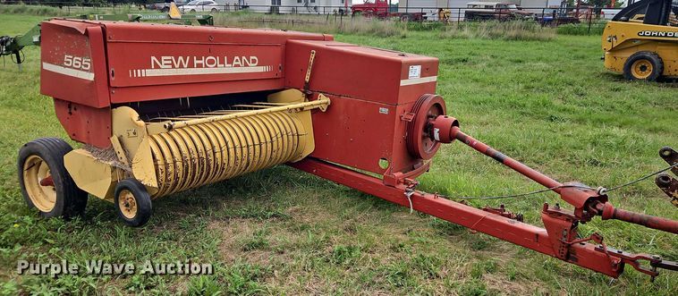 image for item EB8236 New Holland 565 small square baler