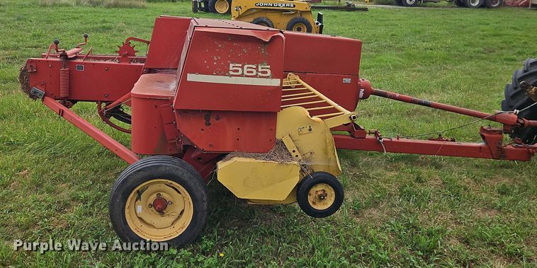 image for item EB8236 New Holland 565 small square baler