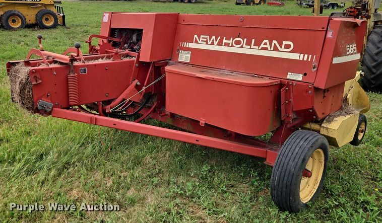 image for item EB8236 New Holland 565 small square baler