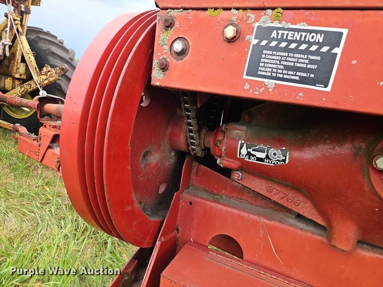 image for item EB8236 New Holland 565 small square baler