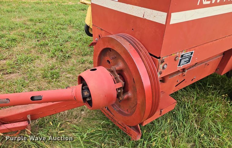 image for item EB8236 New Holland 565 small square baler