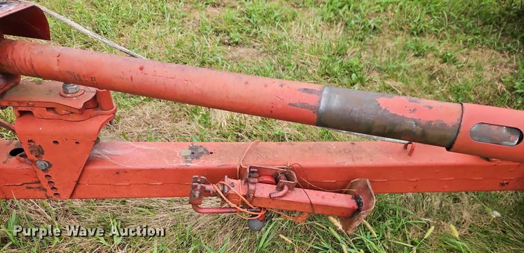 image for item EB8236 New Holland 565 small square baler