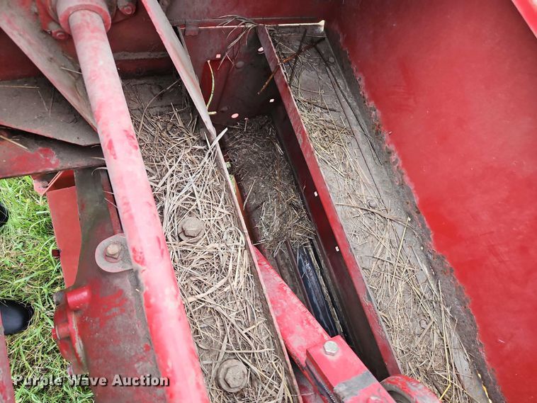 image for item EB8236 New Holland 565 small square baler