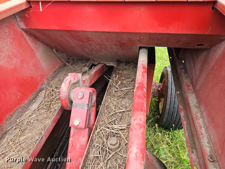 image for item EB8236 New Holland 565 small square baler