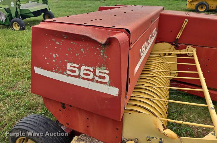 image for item EB8236 New Holland 565 small square baler