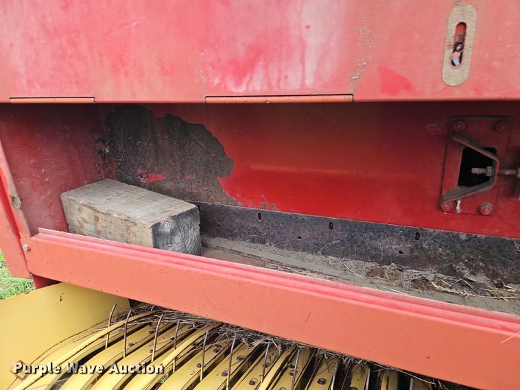 image for item EB8236 New Holland 565 small square baler