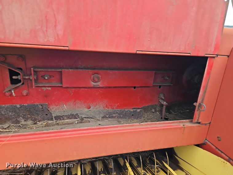 image for item EB8236 New Holland 565 small square baler