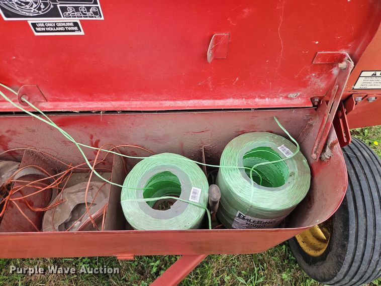 image for item EB8236 New Holland 565 small square baler