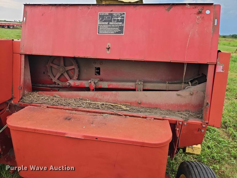 image for item EB8236 New Holland 565 small square baler