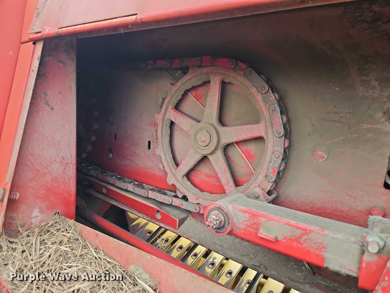 image for item EB8236 New Holland 565 small square baler