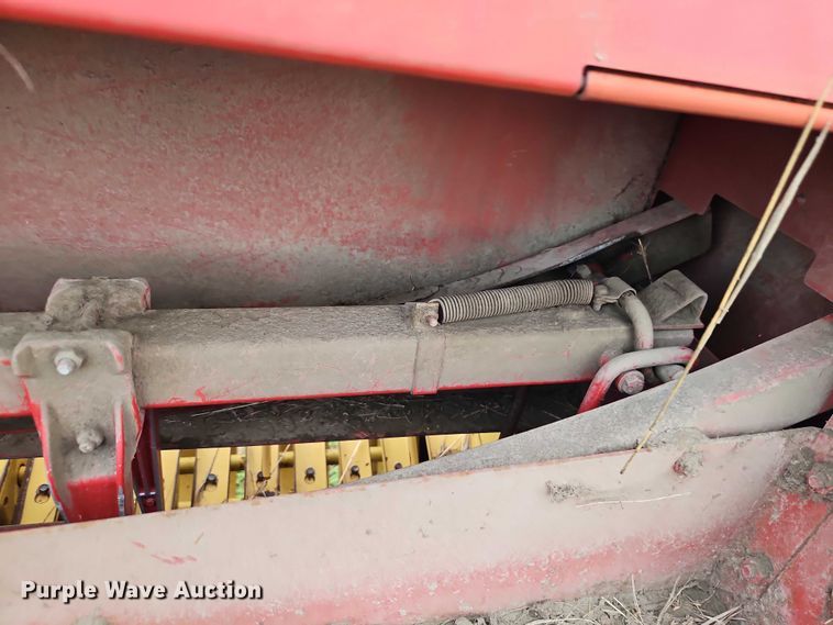 image for item EB8236 New Holland 565 small square baler