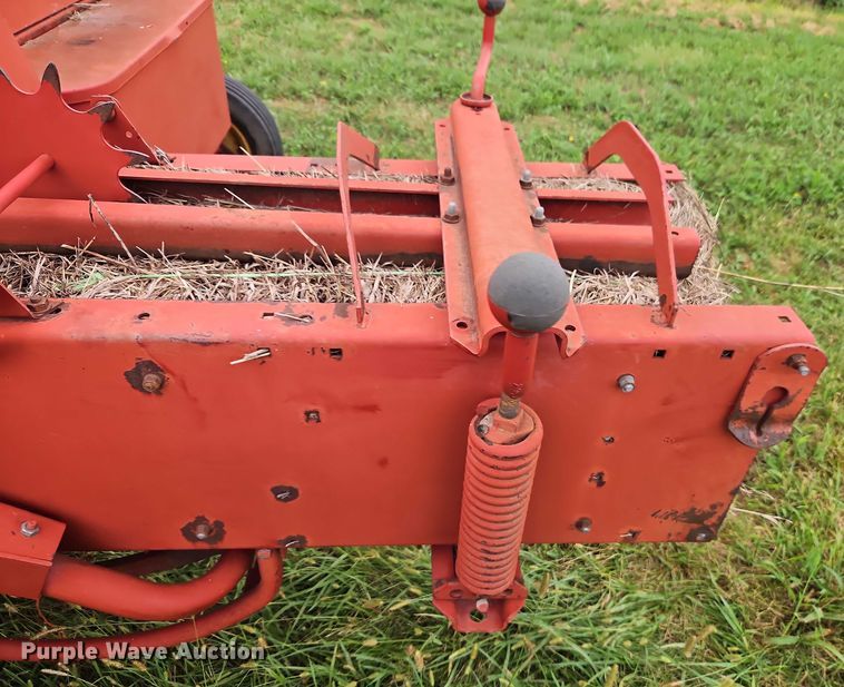 image for item EB8236 New Holland 565 small square baler