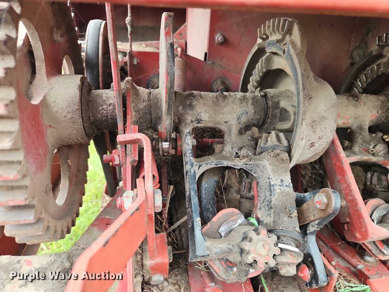 image for item EB8236 New Holland 565 small square baler