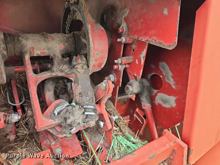 image for item EB8236 New Holland 565 small square baler