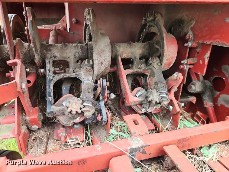 image for item EB8236 New Holland 565 small square baler