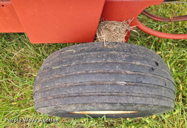 image for item EB8236 New Holland 565 small square baler