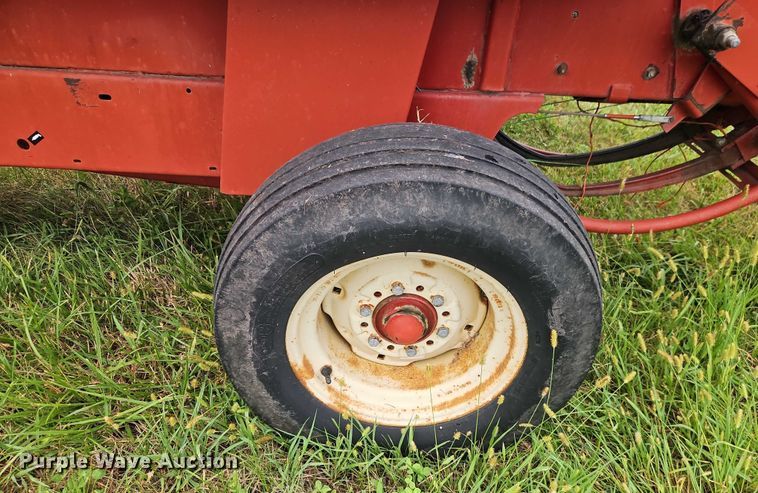 image for item EB8236 New Holland 565 small square baler