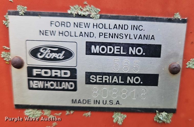 image for item EB8236 New Holland 565 small square baler