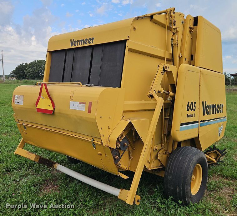 image for item EB8239 1996 Vermeer 605 Series K round baler